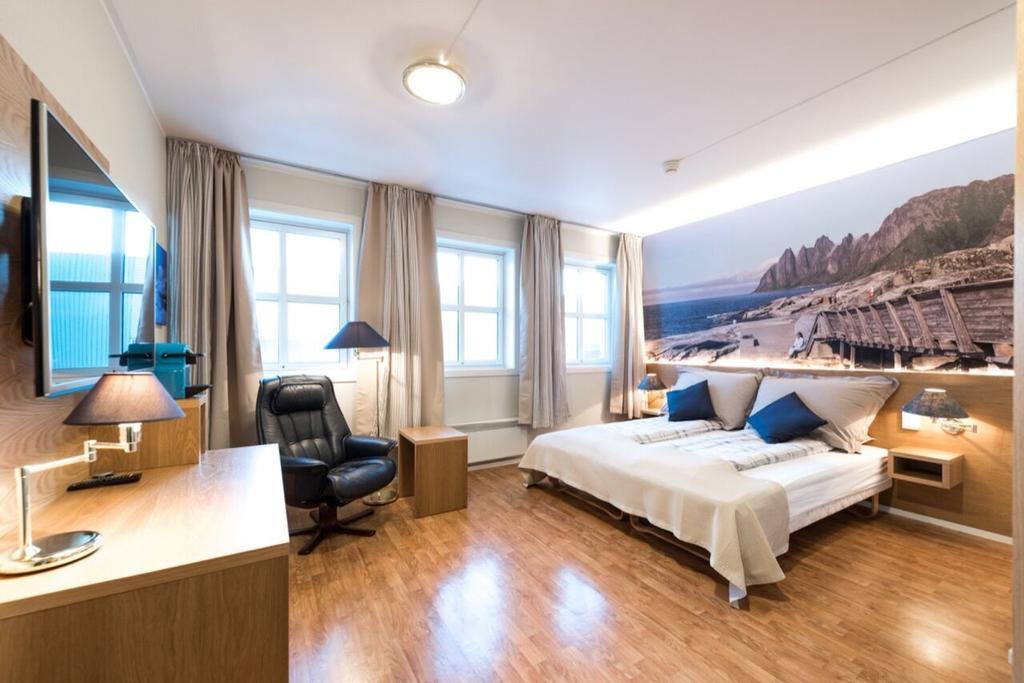 Senja Hotell Finnsnes Buitenkant foto